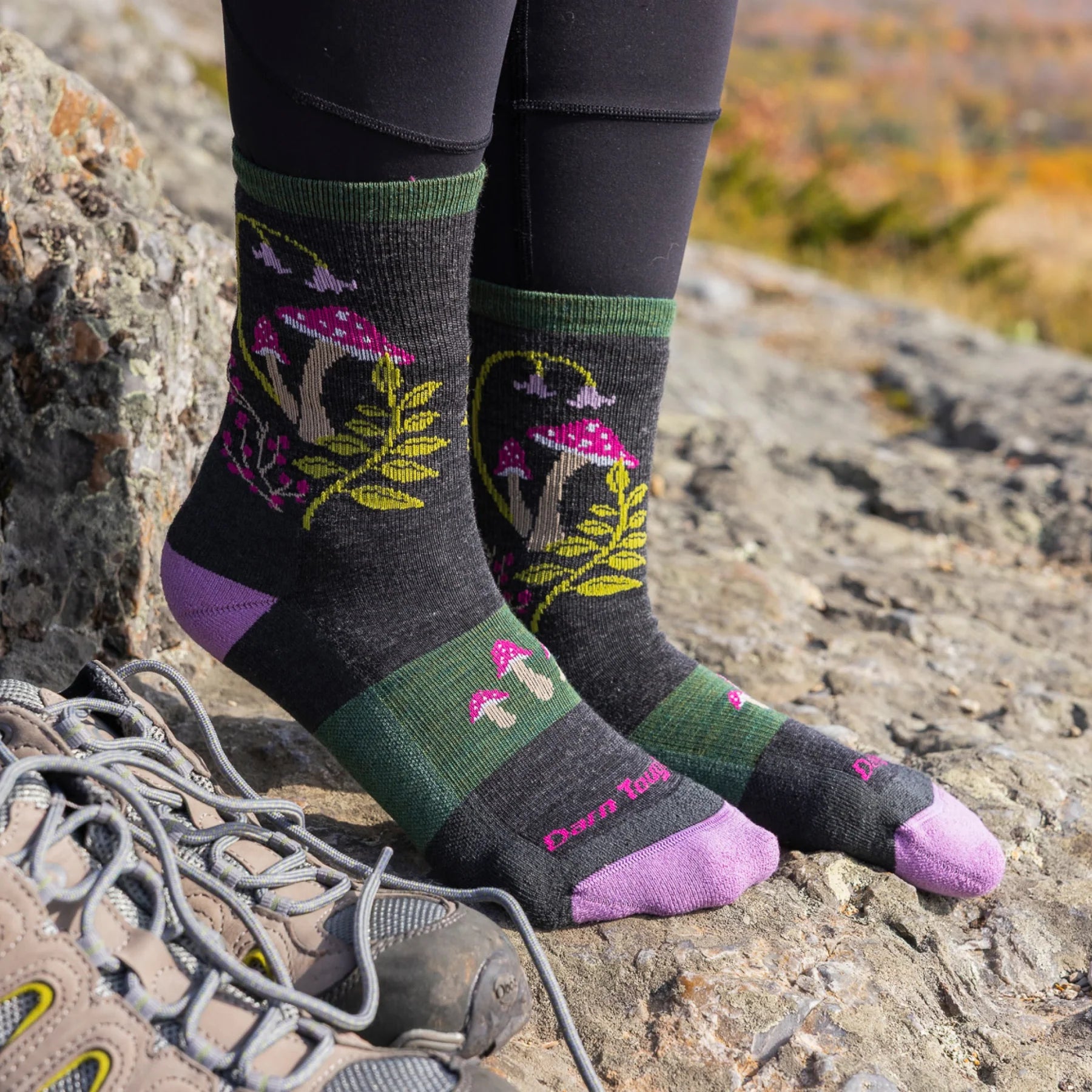DARN TOUGH Women's Mellow Mushrooms Micro Crew Lightweight Hiking Socks 5026 Charcoal