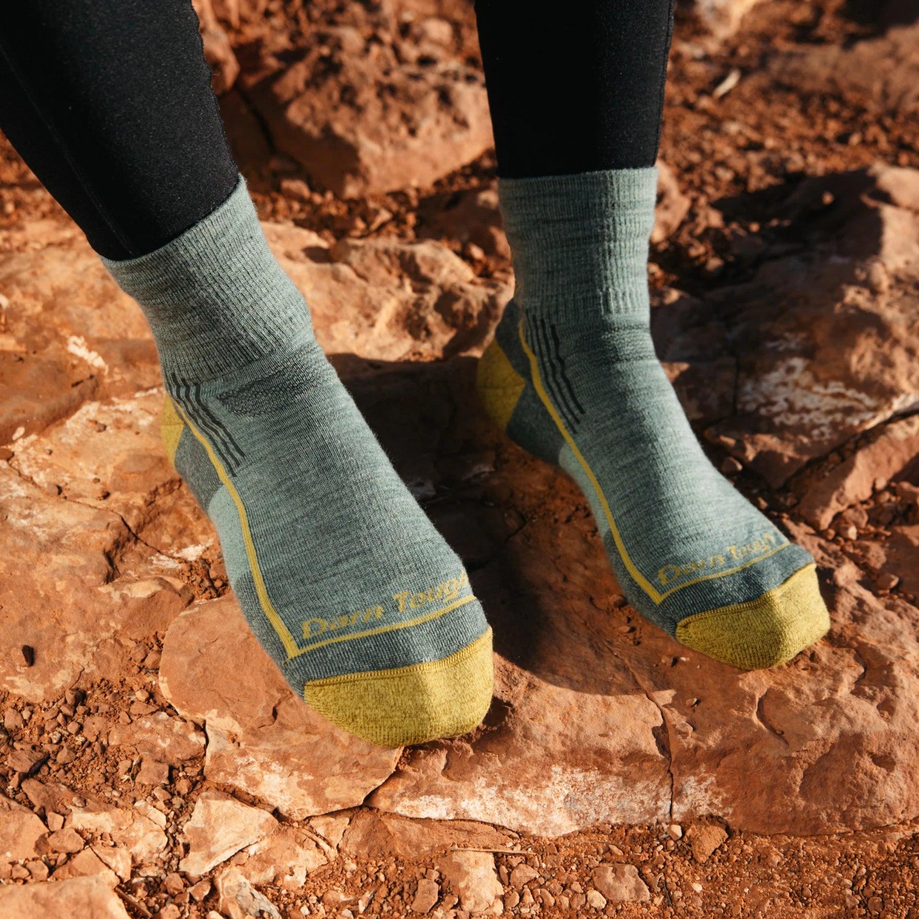 DARN TOUGH Women's Hiker Quarter Midweight Hiking Socks 1958