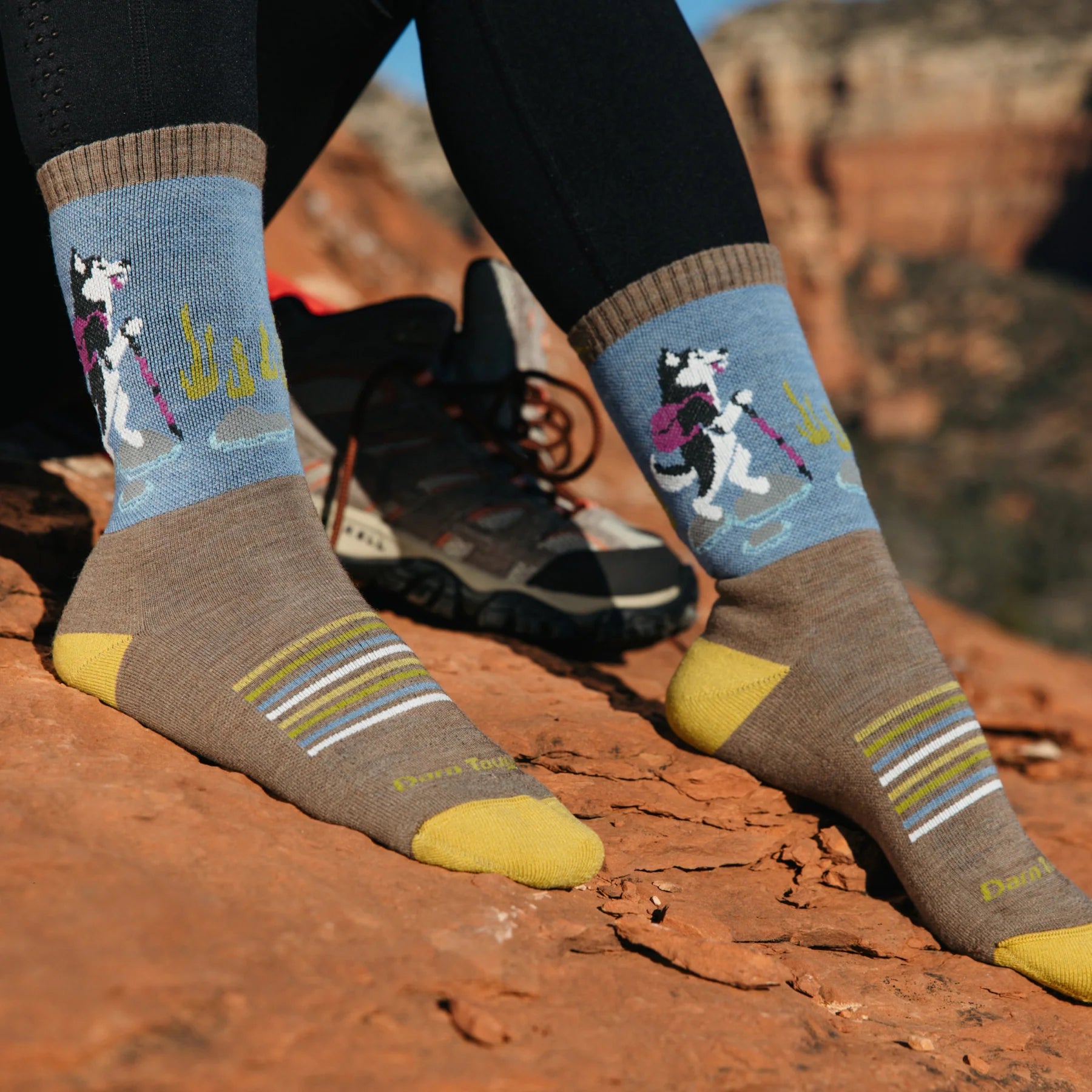 DARN TOUGH Women's Critter Club Micro Crew Lightweight Hiking Socks 5001 Bark