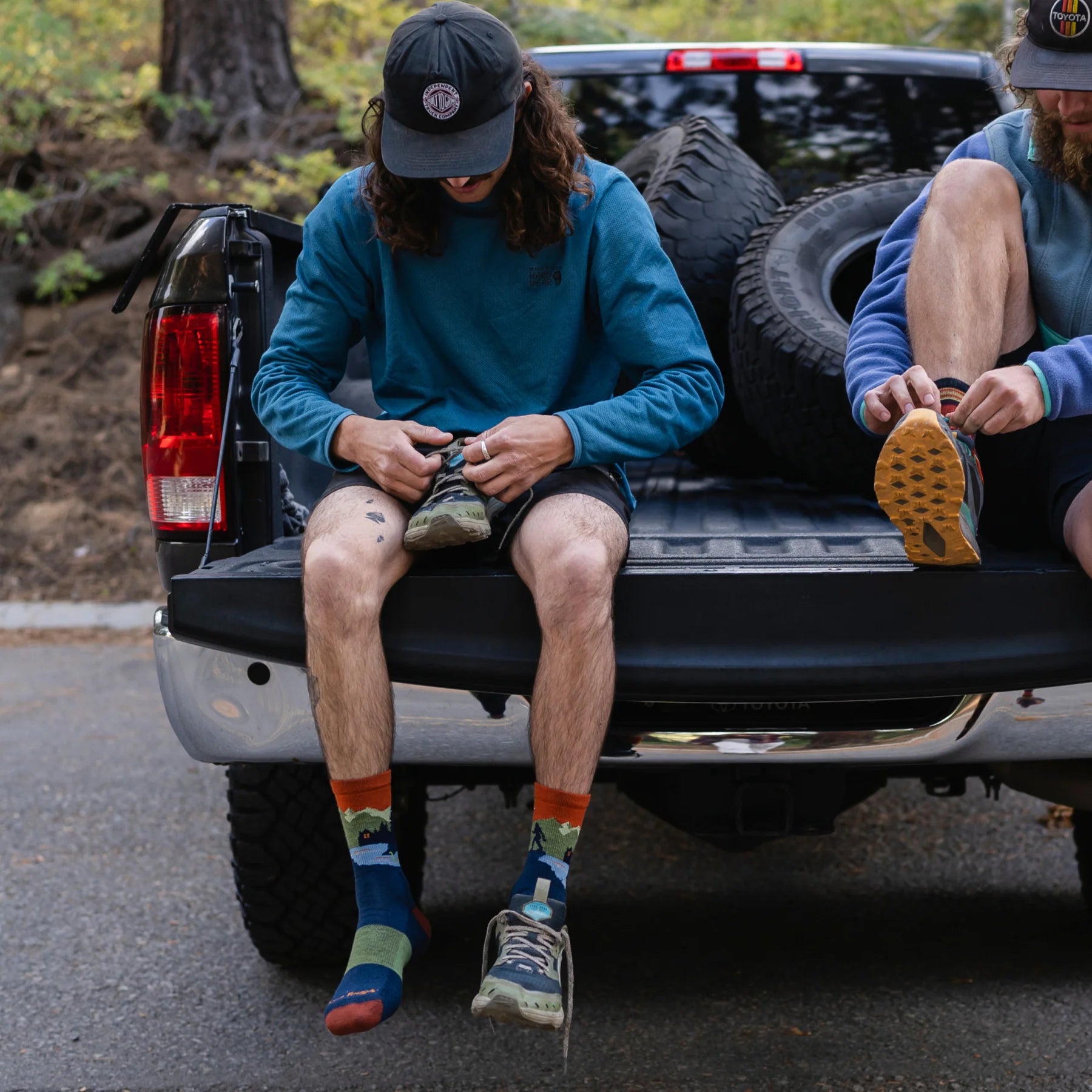 DARN TOUGH Men's Close Encounters Micro Crew Midweight Hiking Socks 5014
