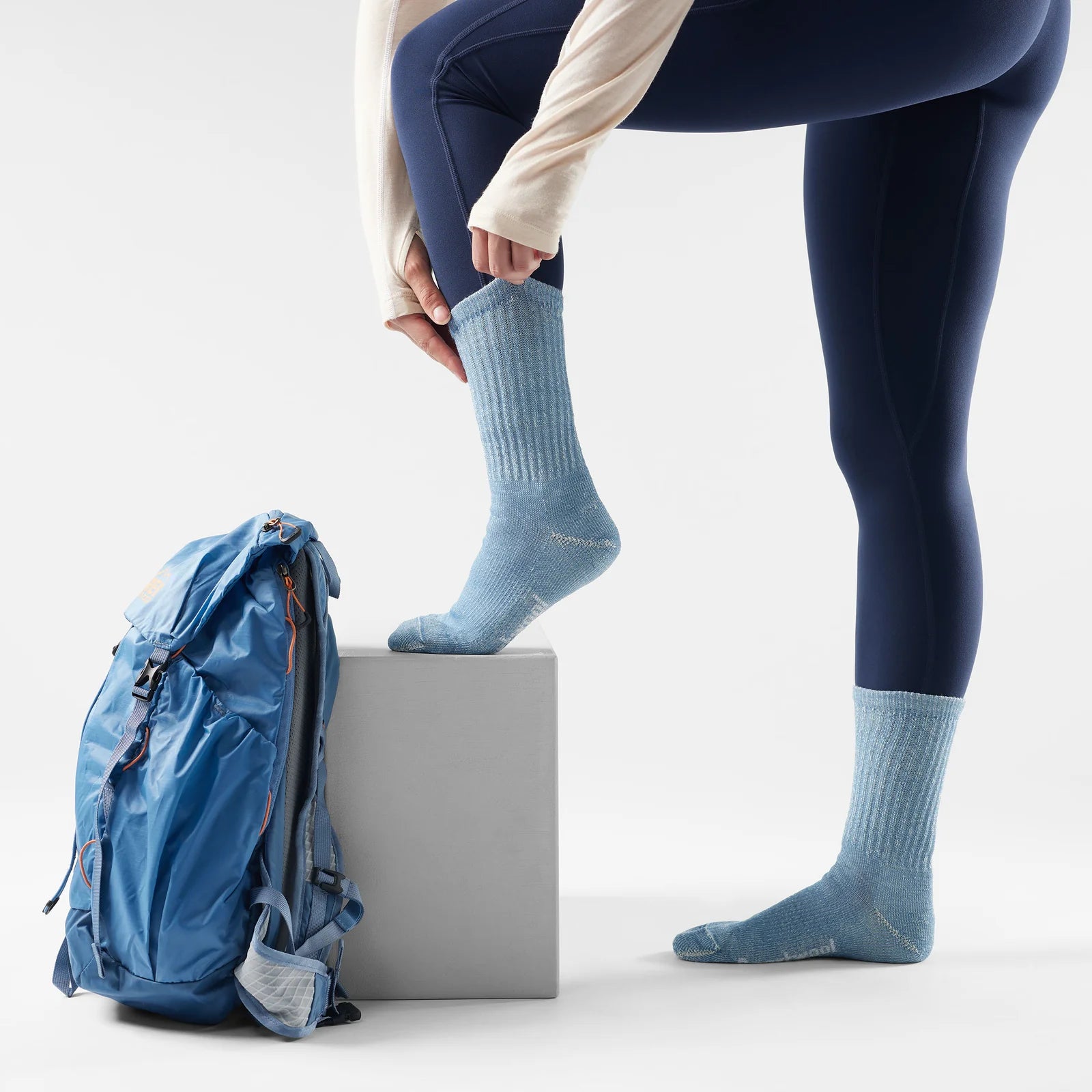 SMARTWOOL Women's Hike Classic Edition Crew Socks - Light Cushion Mist Blue